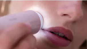 360° LED light on the Philips Facial Hair Remover BRR454