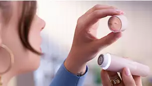 Built-in mirror on the Philips Facial Hair Remover BRR454